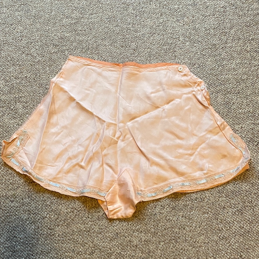 Elegant Peach Women's Shorts
